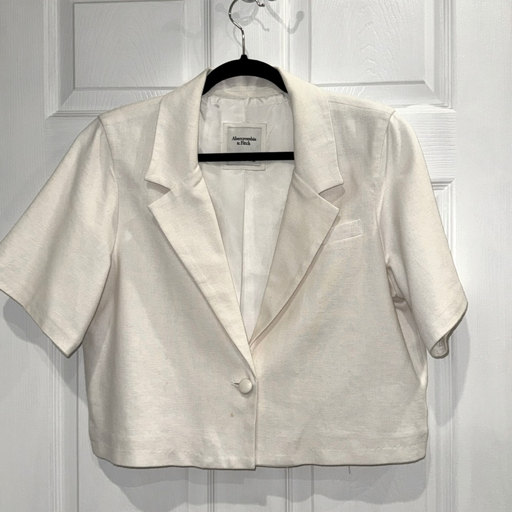 Abercrombie & Fitch Cropped Blazer
